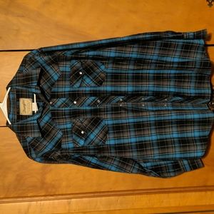 Wrangler long sleeve lightweight Pearl snap men's shirt